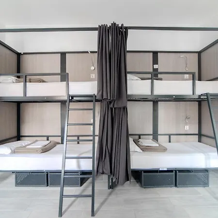 Paris Hostel *