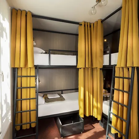 Paris Hostel *