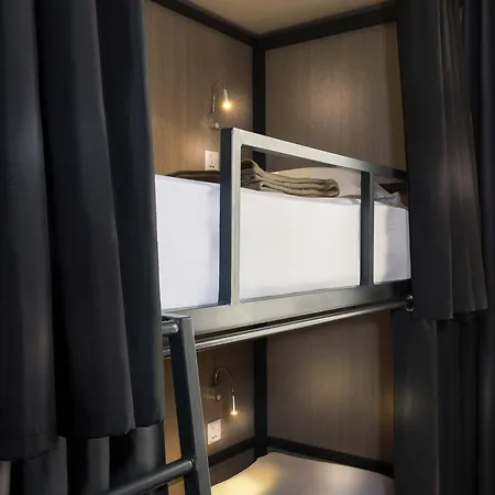 Paris Hostel *