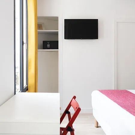 Paris Hostel *