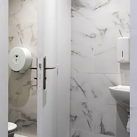 بيت شباب Paris Hostel *